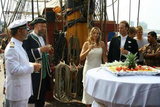 21 juni Sk&aring;l f&ouml;r brudparet !!