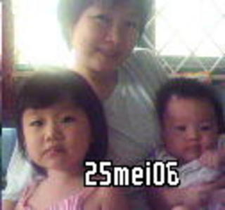 Hin Nie & children