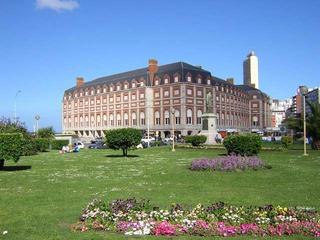Col&oacute;n Square and Casino