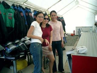 The (pretty) photographers ...