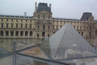 louvre pyramid