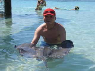 Baby Stingray Photo-Ops....EZ girl!! EZ!