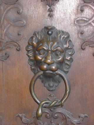 Knocker