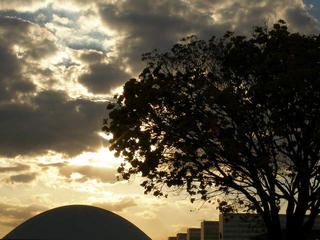 Entardecer em Brasilia / Night falls over Brasilia