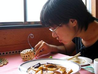 CHINA 2004: Xiaobin feeds her new pet