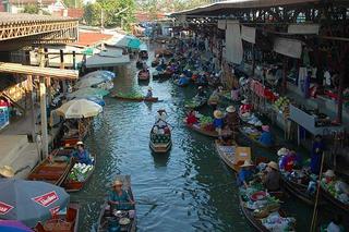 Damnoen Saduak floating market