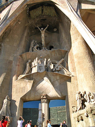 Gaga over Gaud&iacute; &mdash; Sagrada Fam&iacute;lia (5)