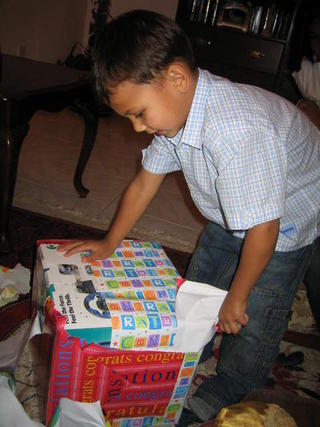 I love big pressies :)