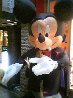 Yay!it's MiCkeY the DraCula...