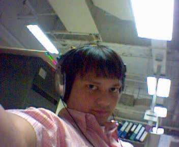no that's NOT a pink shirt