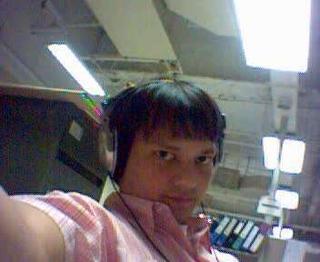 no that's NOT a pink shirt