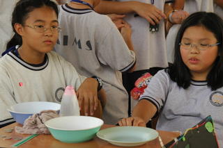 Coin cleaners! Chonlapat and Kanyapak