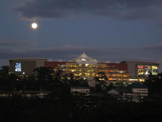 does the moonlight shine on Baguio...