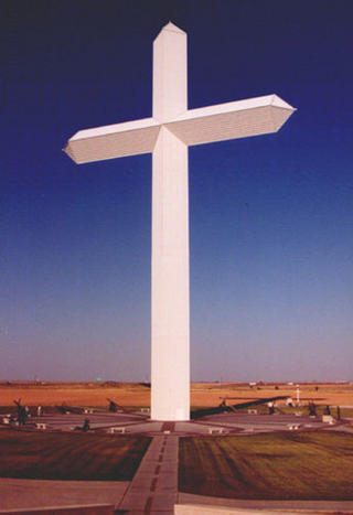 biggest cross n d western hemisphere 190ft tall