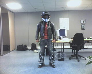 Meg som supermacho-actionhero! Destroy!!!!