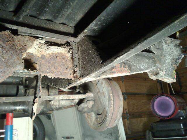 The "cross brace" looked ok, until i cut it open... more dirt and rust :)