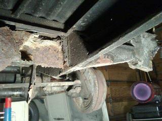 The "cross brace" looked ok, until i cut it open... more dirt and rust :)