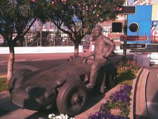Monaco: Statue de Fangio