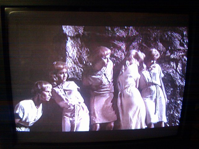 Sitter og ser "The Time Machine" fra 1960.