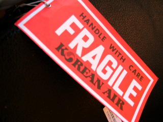 빨간 Handle With Care