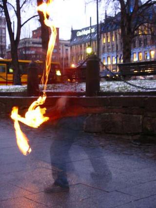 firejuggling guy